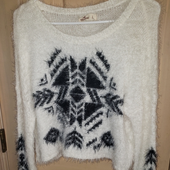 Hollister Sweaters - 🎀HP🎀Hollister Aztec Fuzzy Sweater sz L Wow